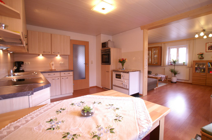 Küche und Wohnzimmer Ferienwohnung "Linderhof"